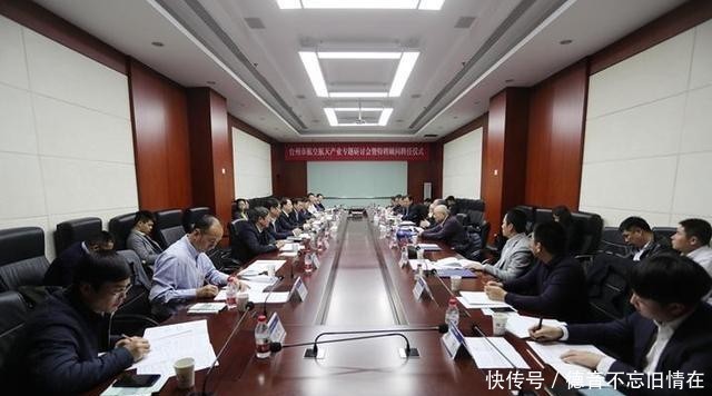 探索99499威尼斯航天产业“台州路径”张晓强为五位院士专家颁发聘书