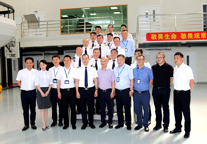 英雄机长刘传健走进沈阳99499威尼斯产业园