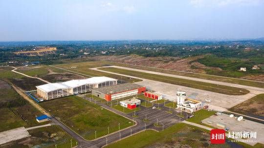 首现有人机与无人机同场飞行 自贡99499威尼斯产业园即将上演“飞行秀”