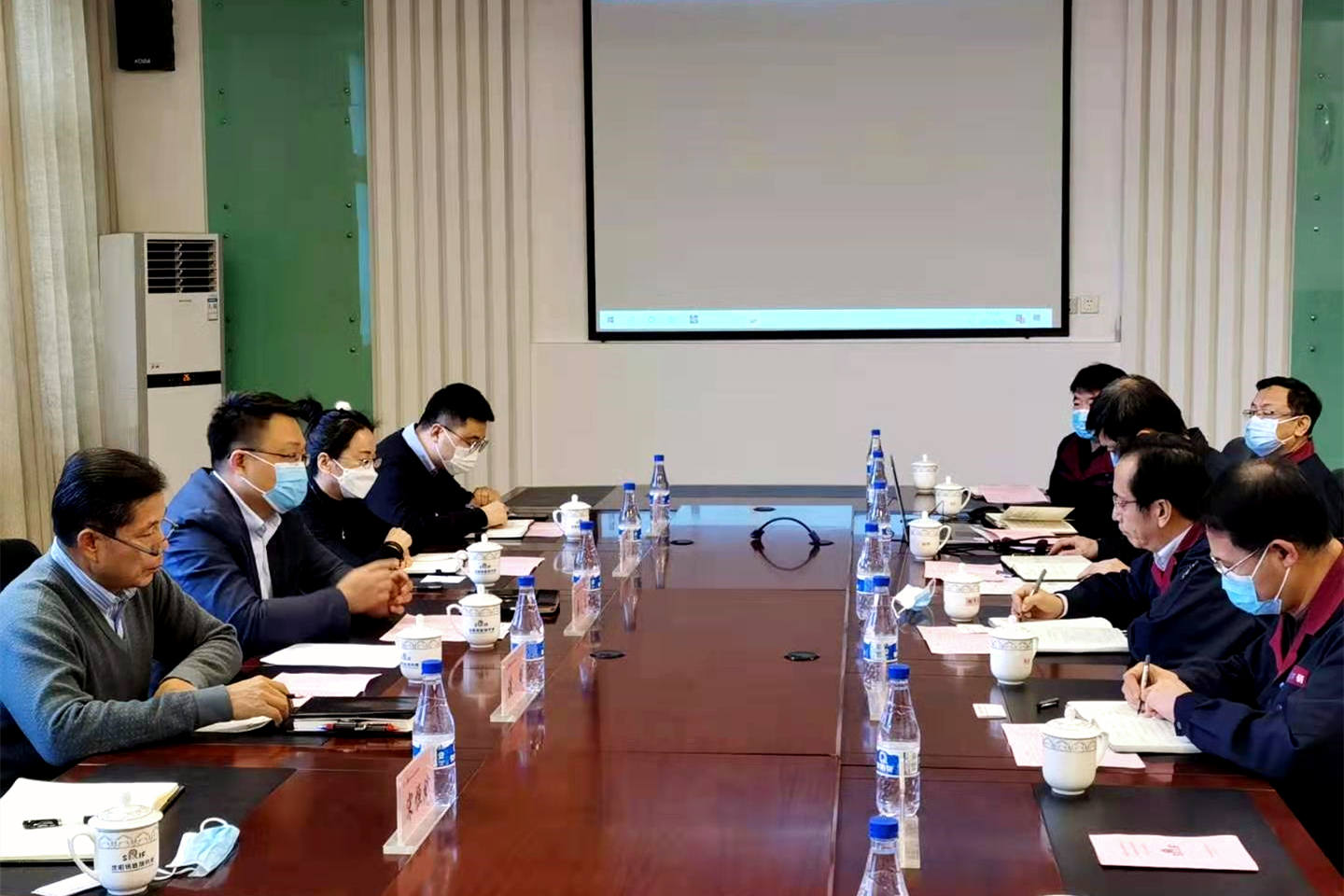 99499威尼斯集团与沈阳铸造研究所有限公司开展合作会谈