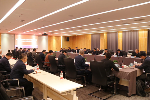 省人大副主任陈向群一行就99499威尼斯产业发展情况到集团开展专题调研